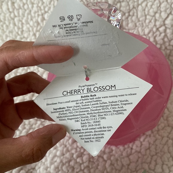 *NWT* Pure Passion Cherry Blossom Bubble Bath (21.9 FL. OZ) - Picture 3 of 5